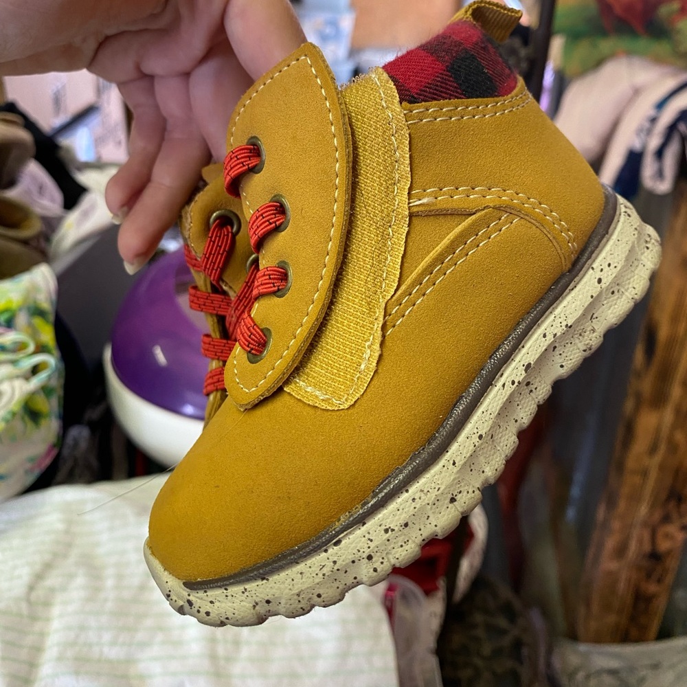Boys shoes